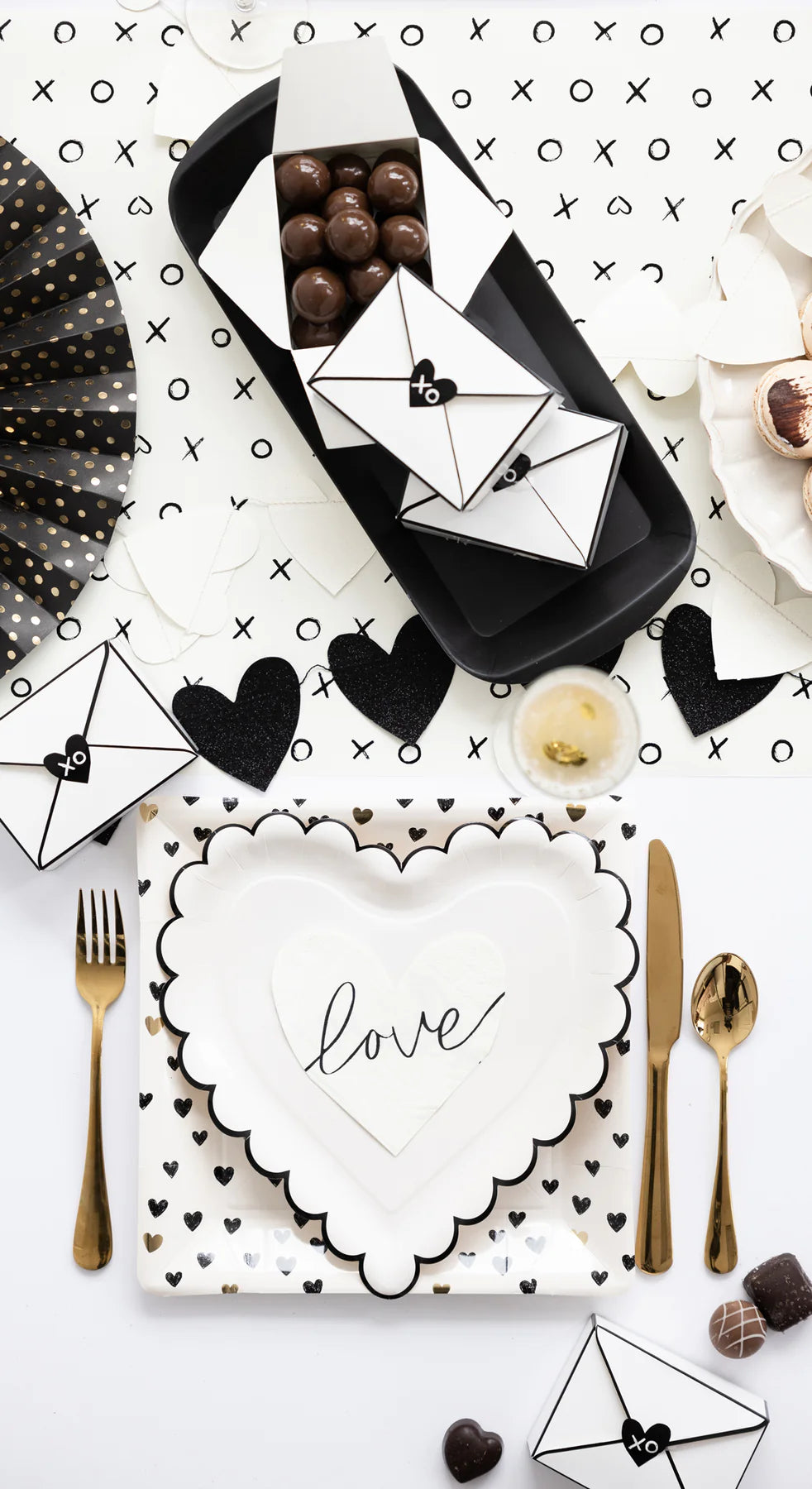Assiettes petit coeurs noir