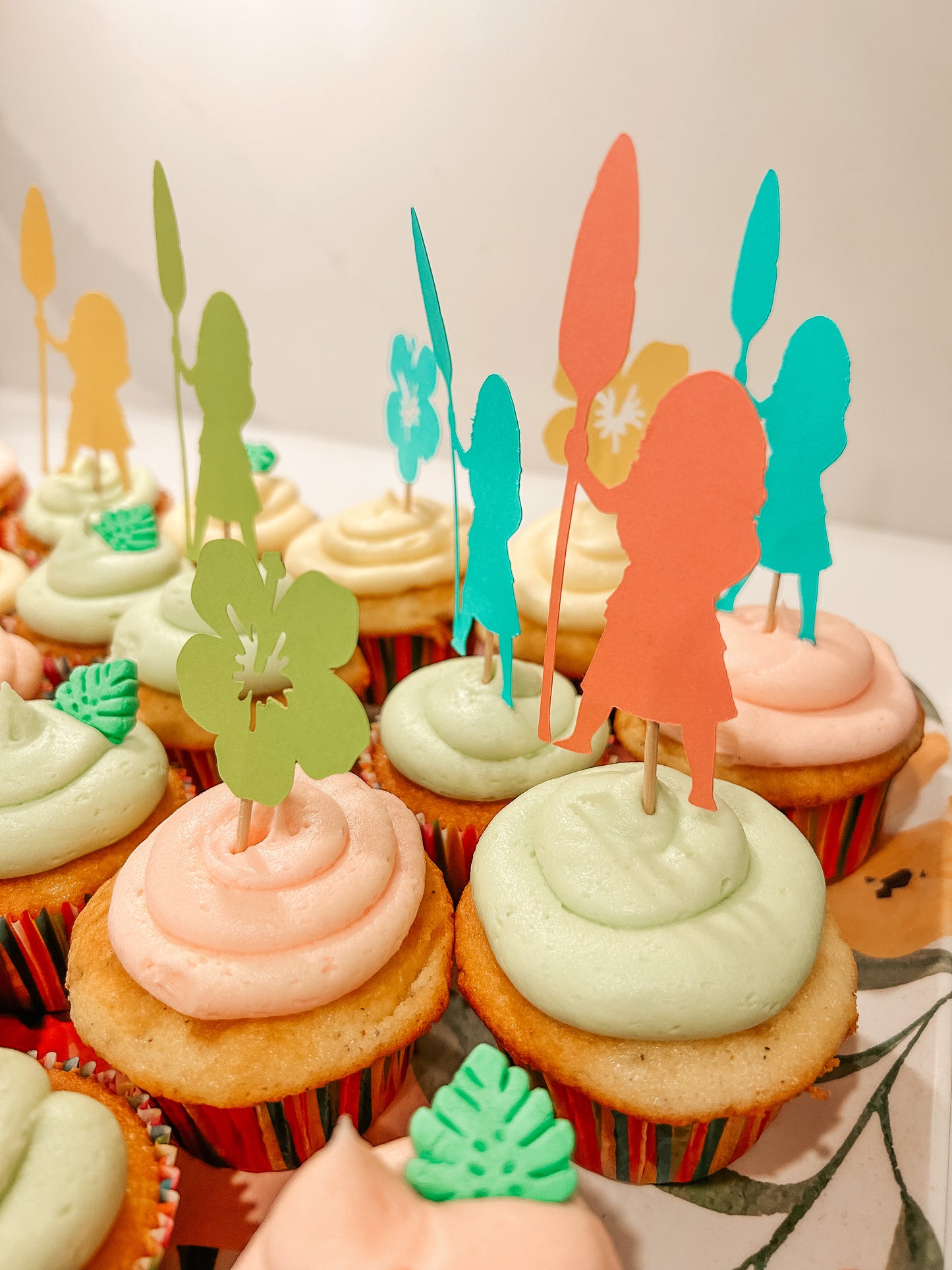 Cake topper Moana et fleur