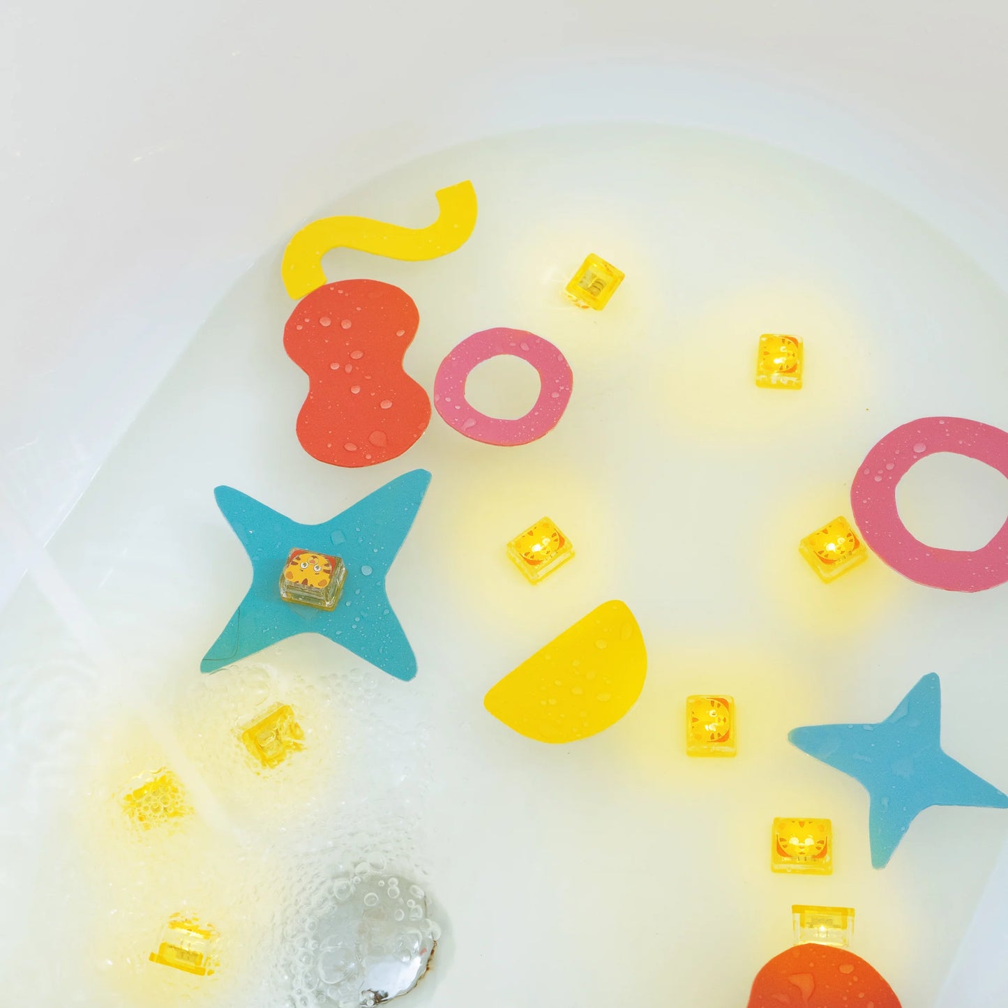 Glo Pals - Pack de 4 Cubes Lumineux Activés à l'Eau, village de Daniel Tiger
