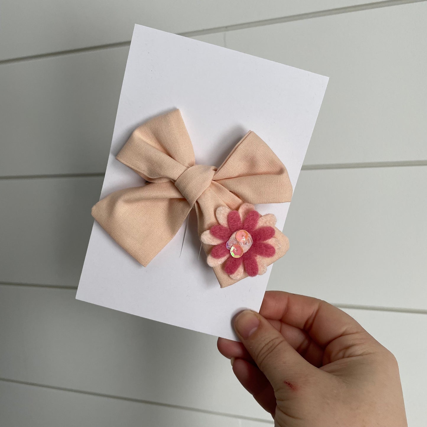 Boucle uni avec fleur