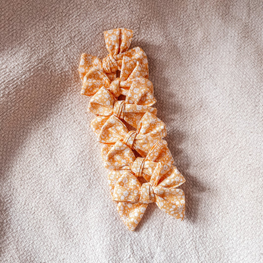 Boucle petite fleur moutarde bandeau