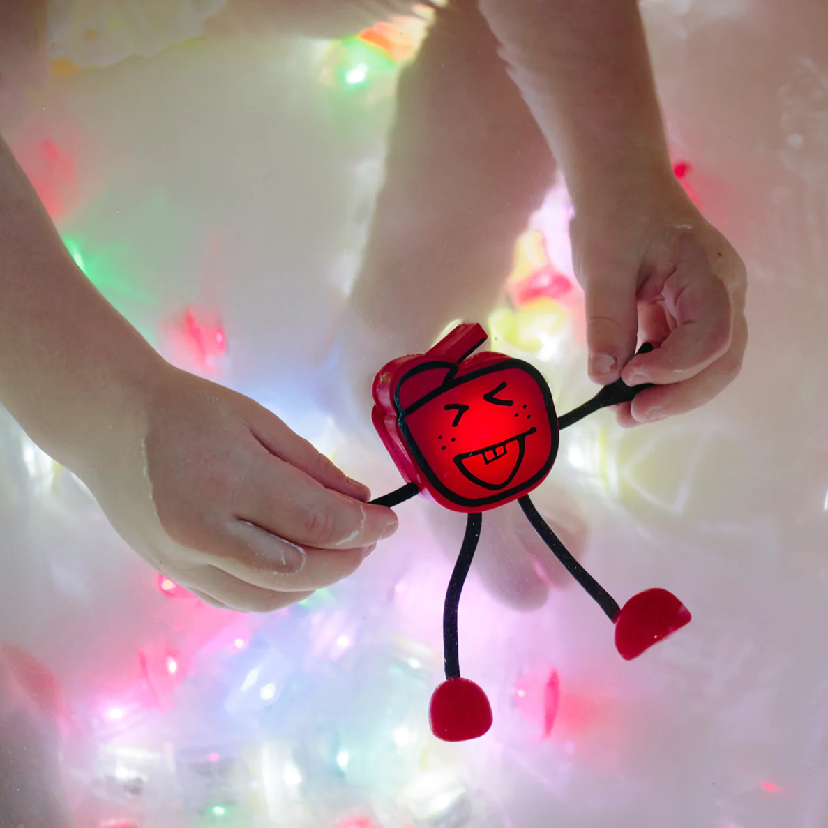 Glo Pals - Jouet avec 2 cubes lumineux activés par l'eau, Sammy