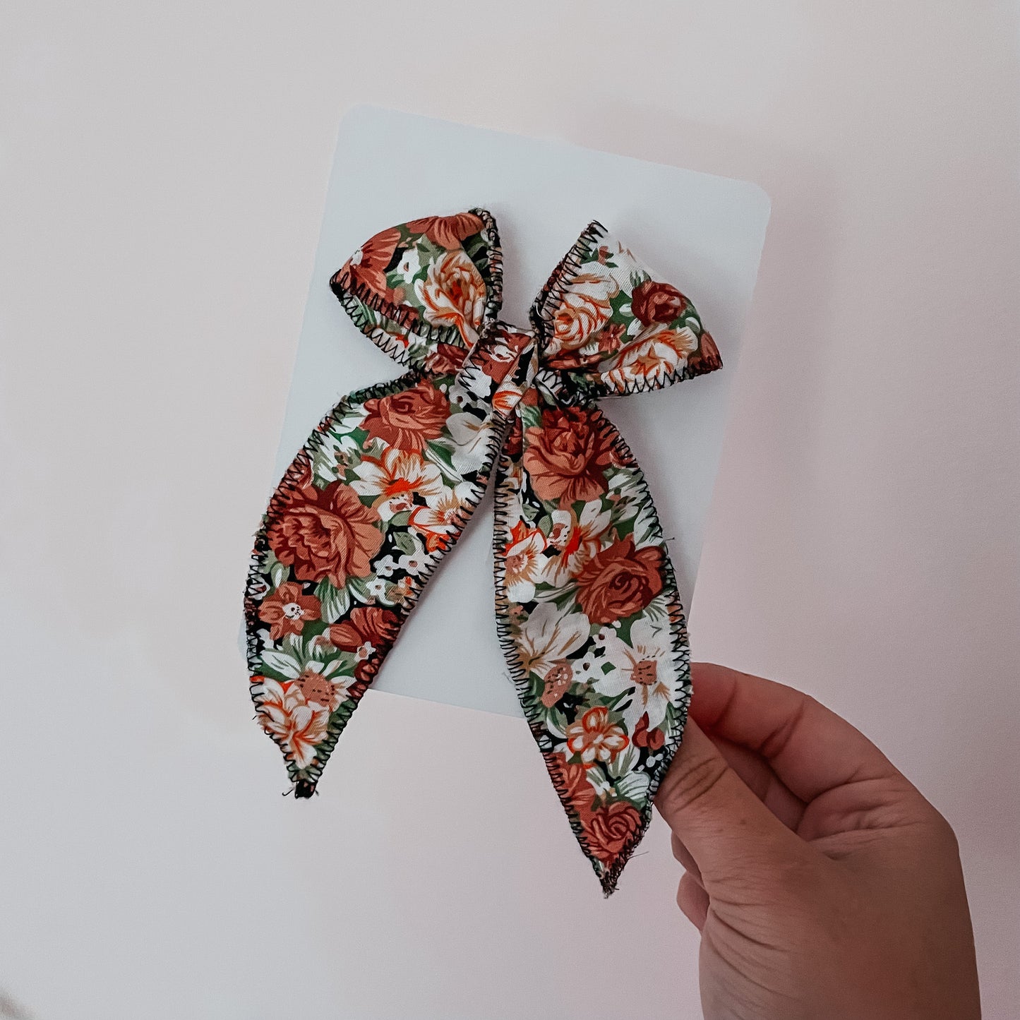 boucle ruban fleur tan