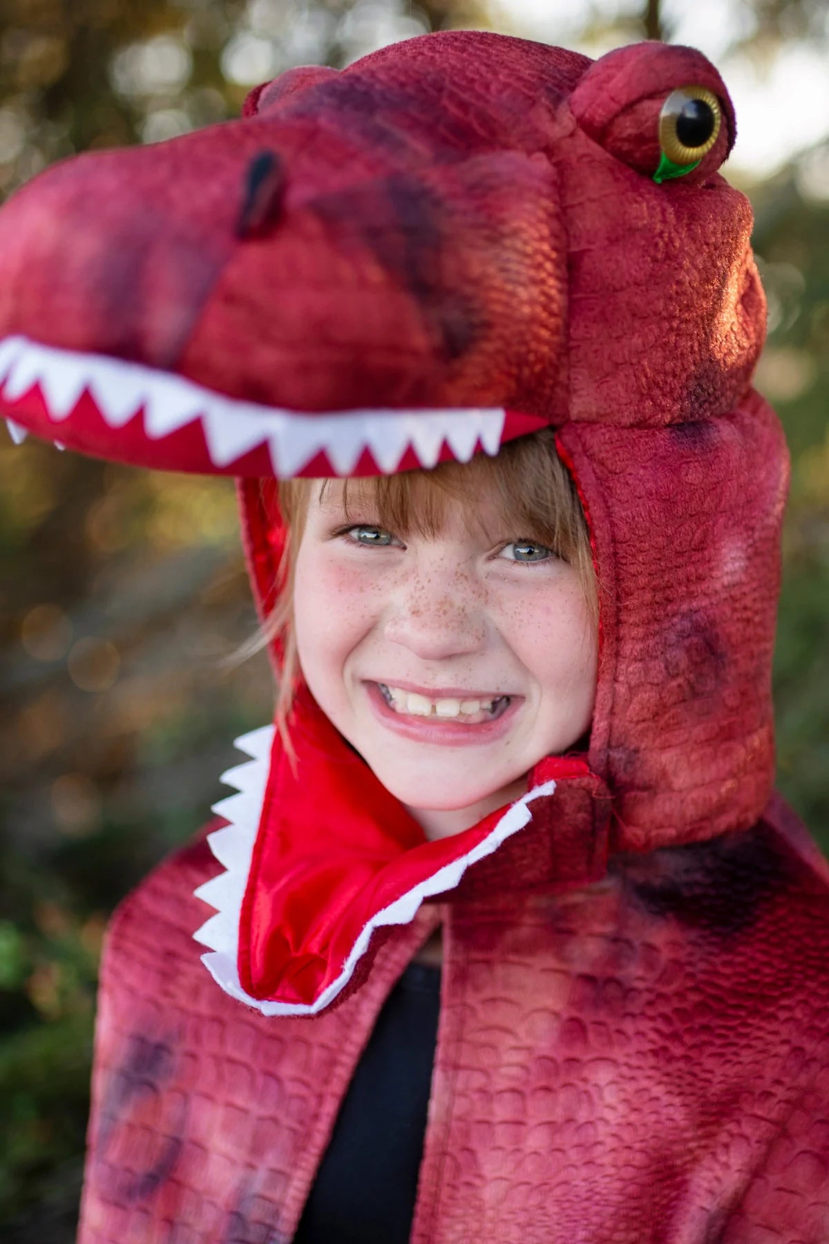 CAPE T-REX GRANDASAURUS ROUGE ET NOIRE AVEC GRIFFES 4-6 ans