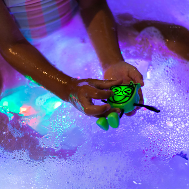 Glo Pals - Jouet avec 2 cubes lumineux activés par l'eau, Pippa